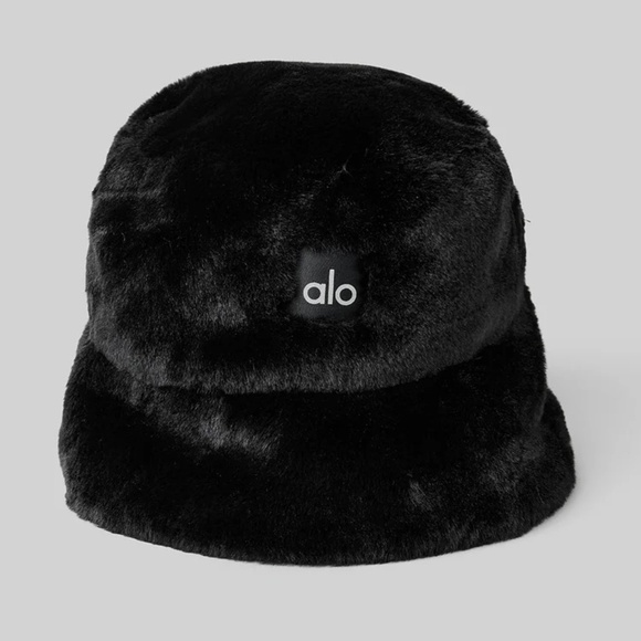 ALO YOGA FAUX FUR BUCKET HAT BLACK M/L MWT - Picture 1 of 7